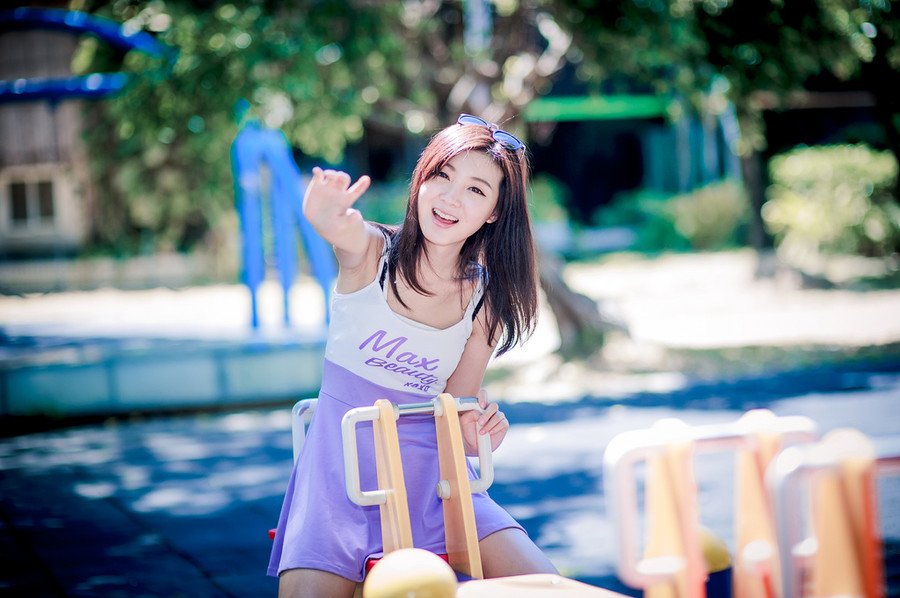青春不待，时光难再续，最美的年华里圆最美的梦，如果你在追寻梦想，就请奋斗吧，青年，趁我们还年轻，趁我们还有力气奔跑，趁我们还有勇气去争取!